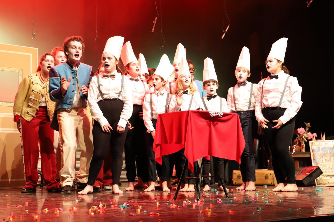 spectacle / création l'atelier sonore, met en scène des enfants de Balma.  spectacle Celestine et la poudre d'escampette, comte musical pour coeur d'enfants et barytons . La Grainerie Balma, Toulouse 